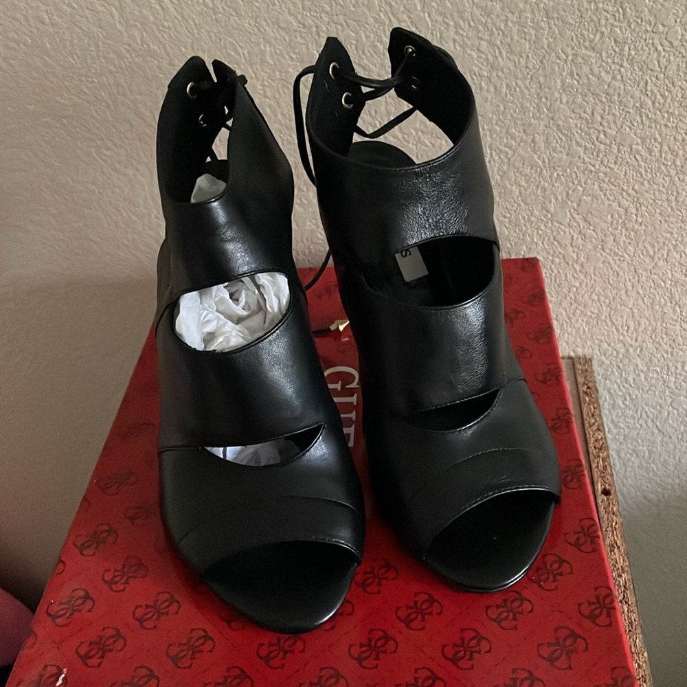 Guess OLLAY Open Toe Heels 7.5 - Picture 2 of 4